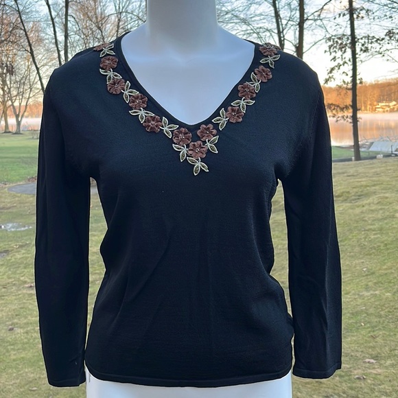Sweaters - Black sweater with 3-D floral embellishments M